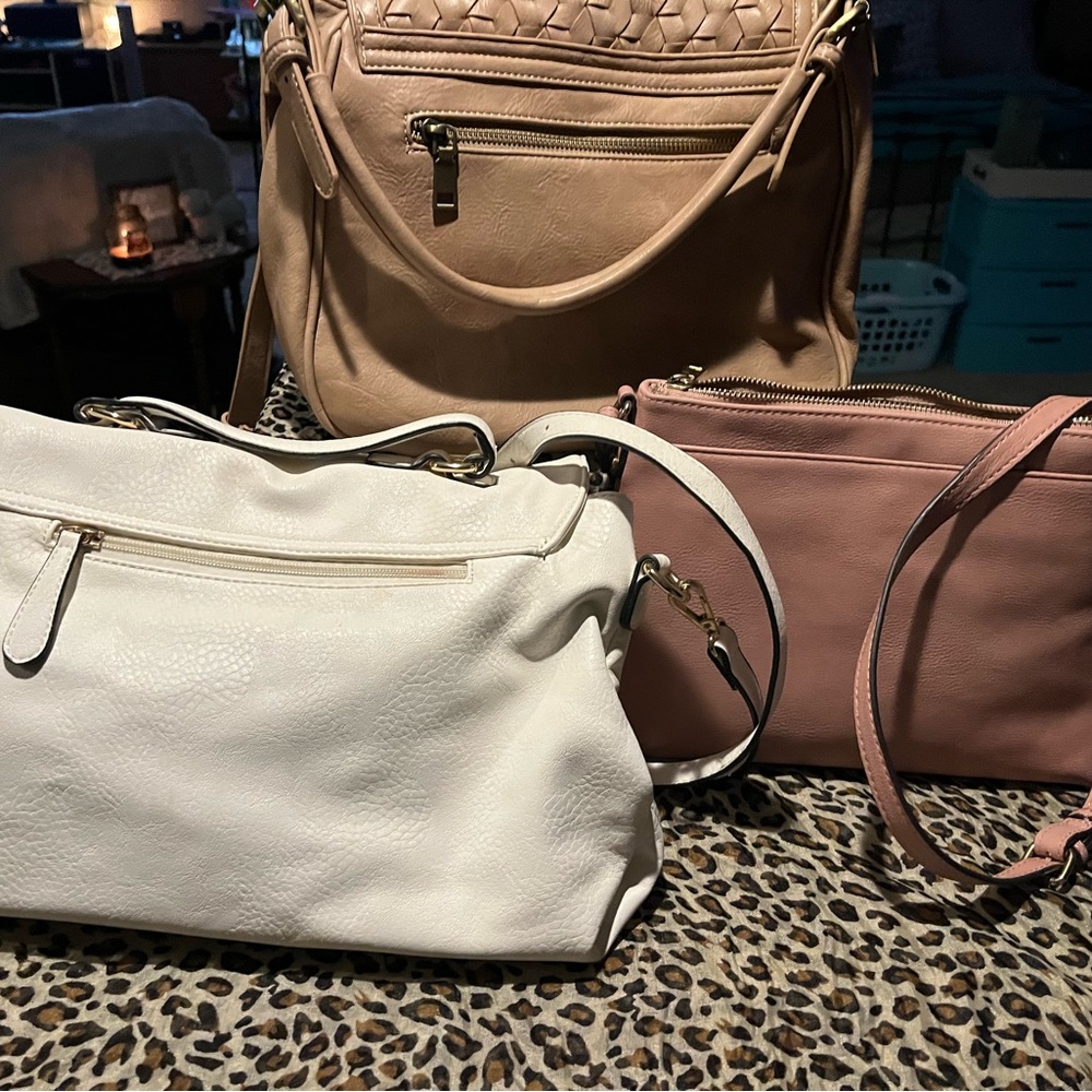 Set Of 3 Random Crossbody Purses. - image 2